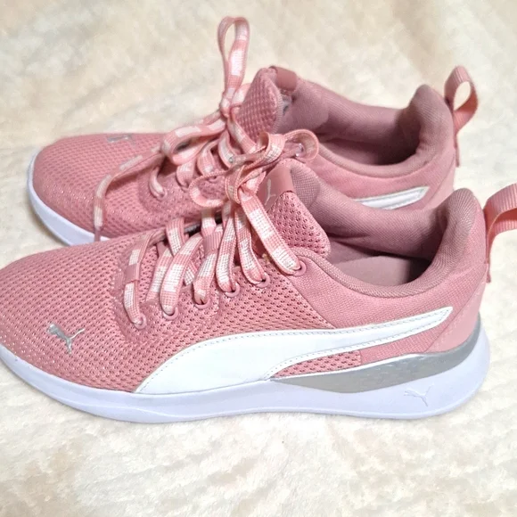 GIRLS PUMA BABY PINK WHITE SOFT FOAM SNEAKERS SIZE 4C - Picture 2 of 6